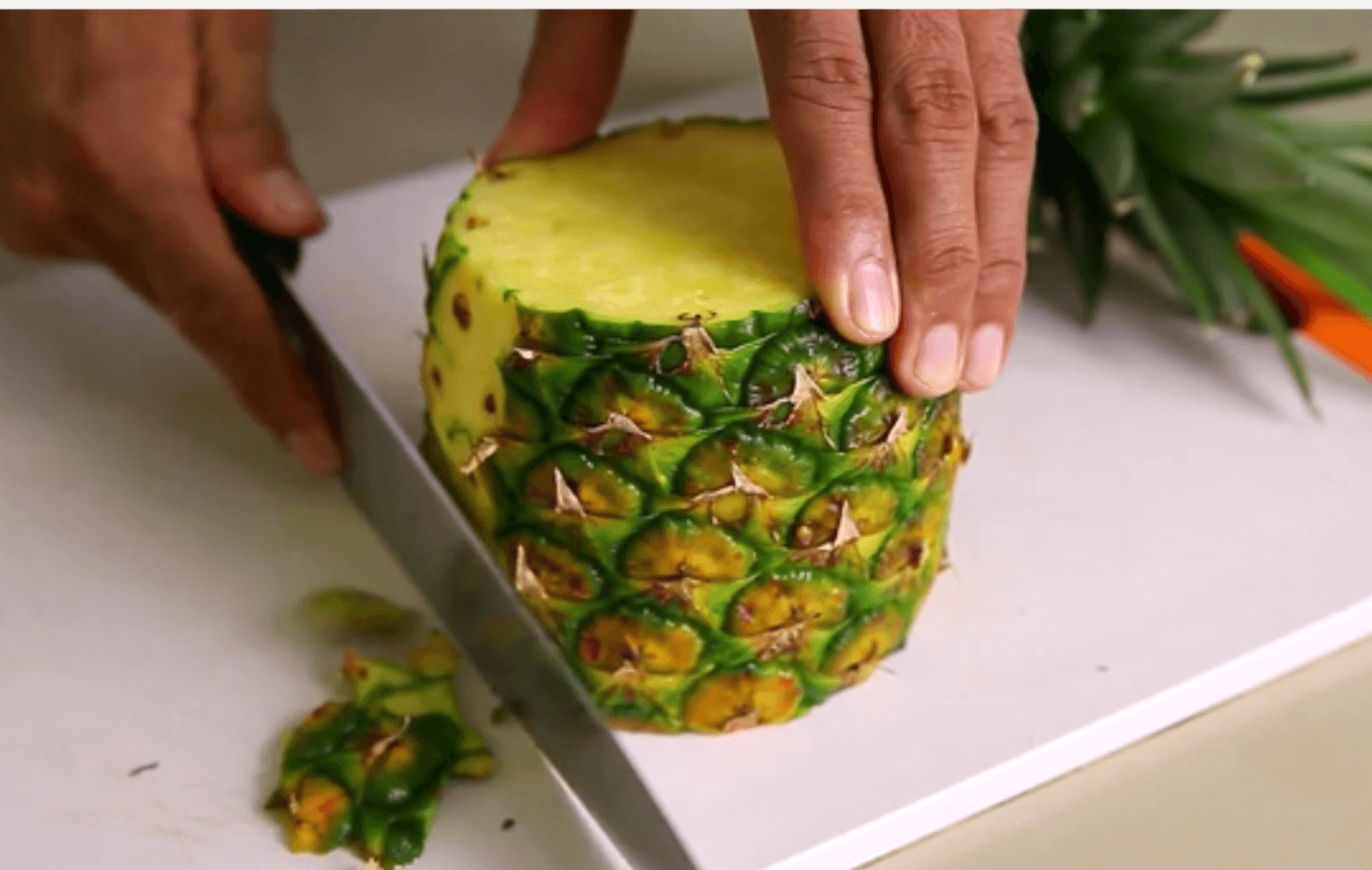 איך חותכים אננס 🍍 (עם תמונות)