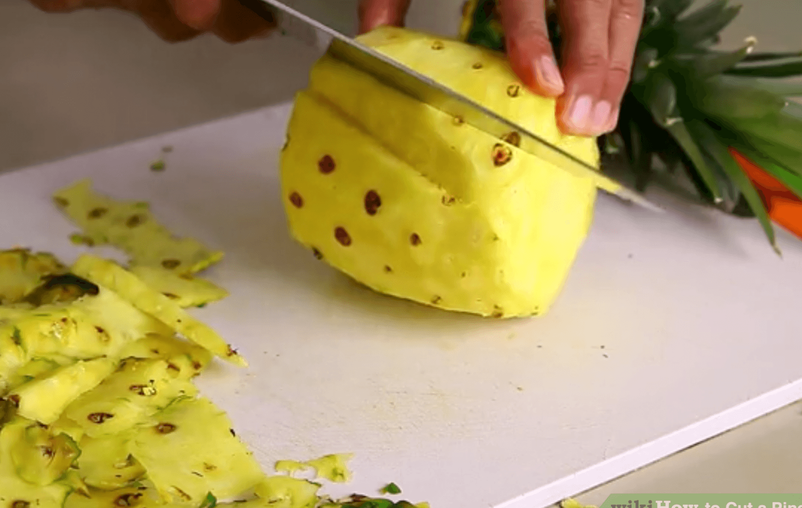 איך חותכים אננס 🍍 (עם תמונות)