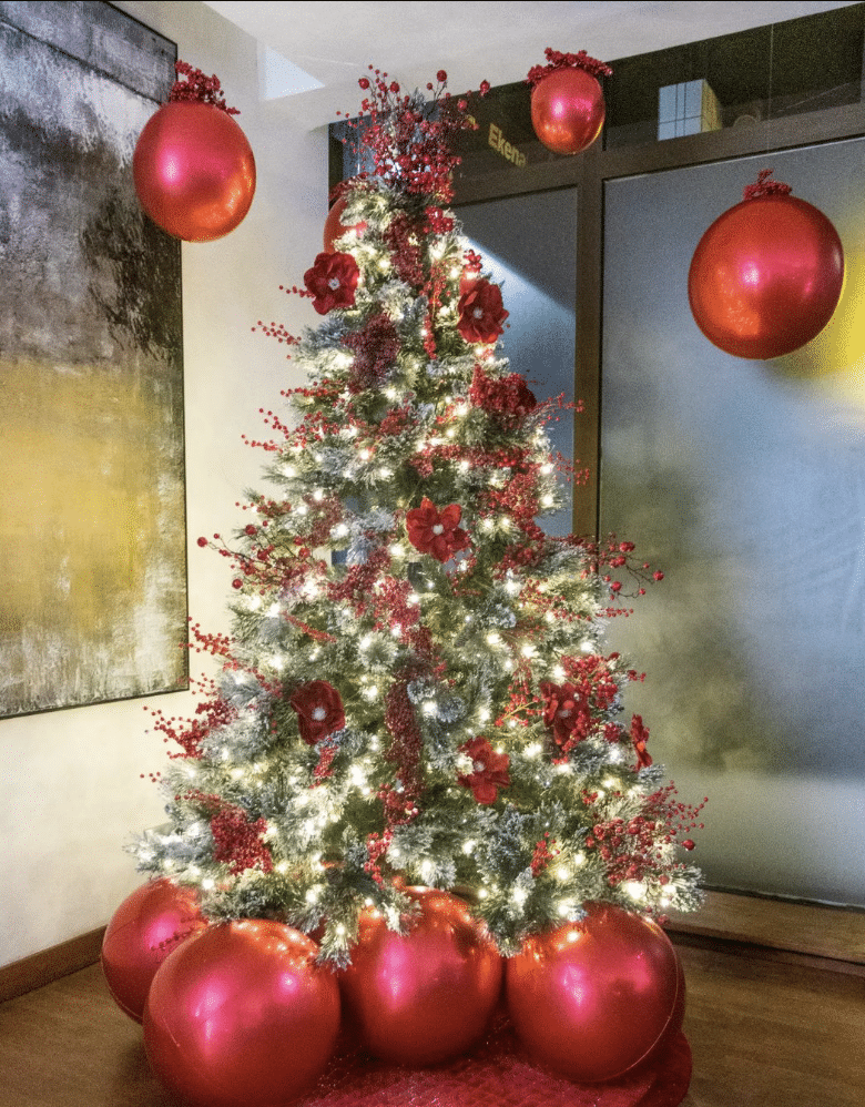 למה מקשטים עץ אשוח בחג המולד?